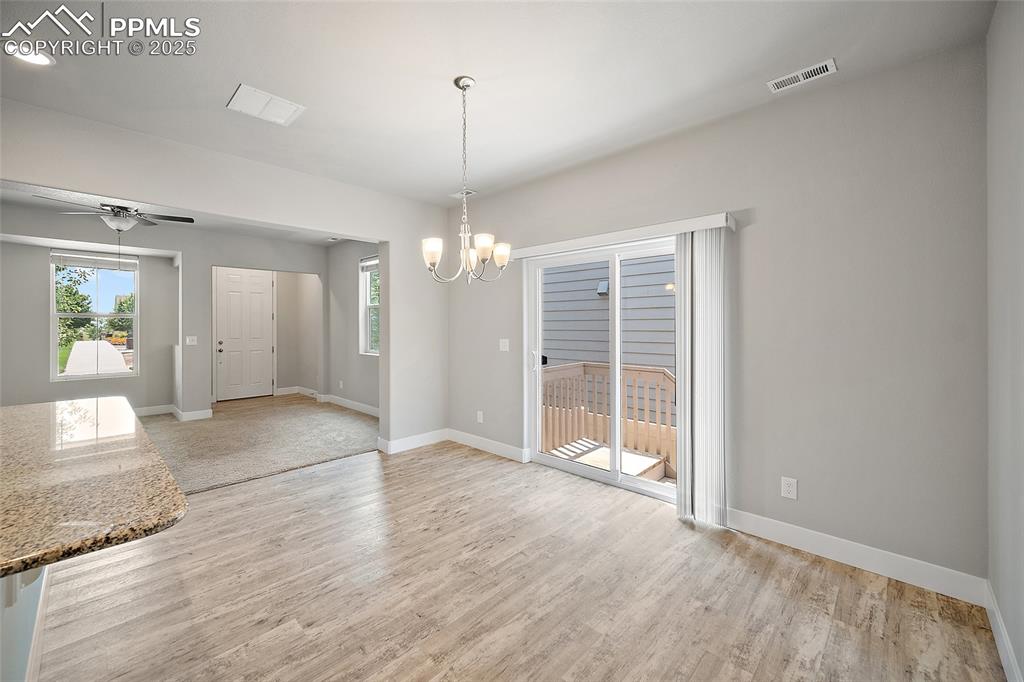 Image 18 of 50: Dining Area