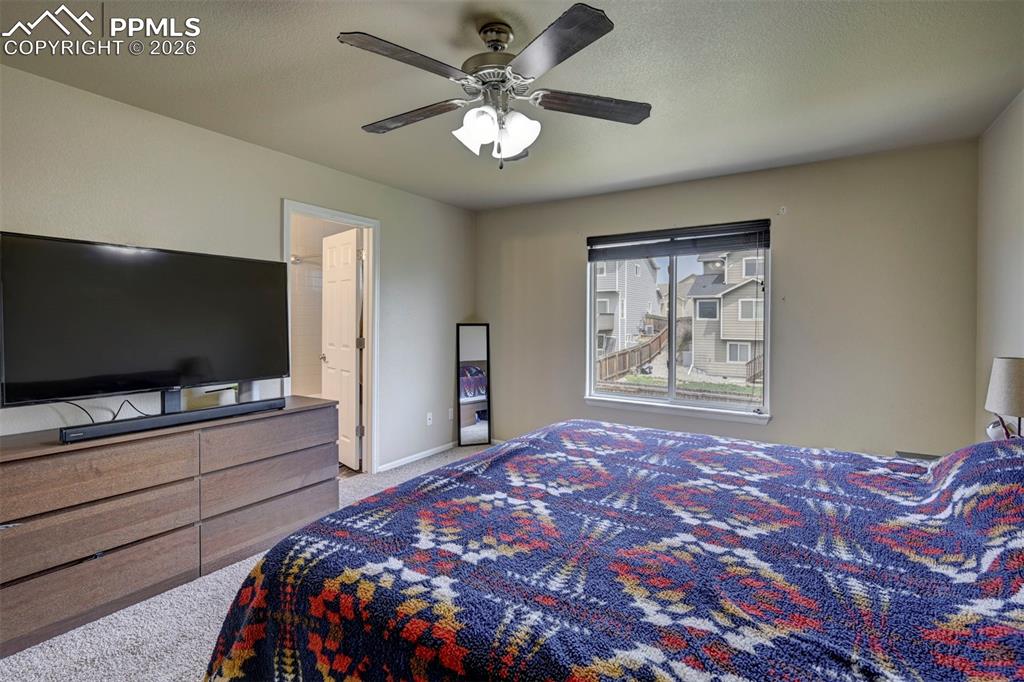 Image 19 of 44: Bedroom