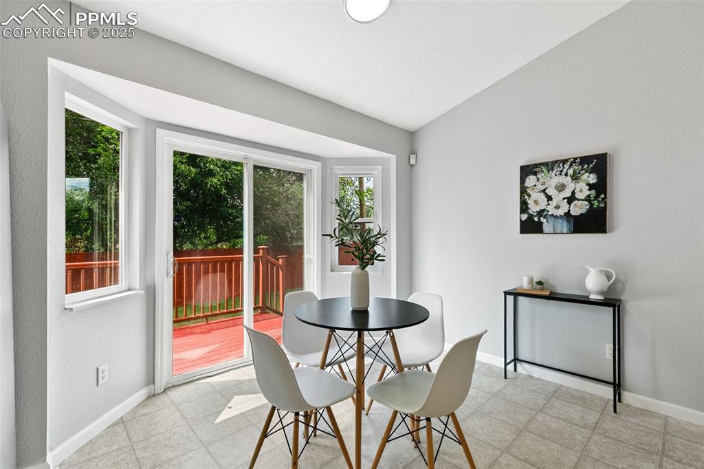 Image 18 of 47: Dining Area