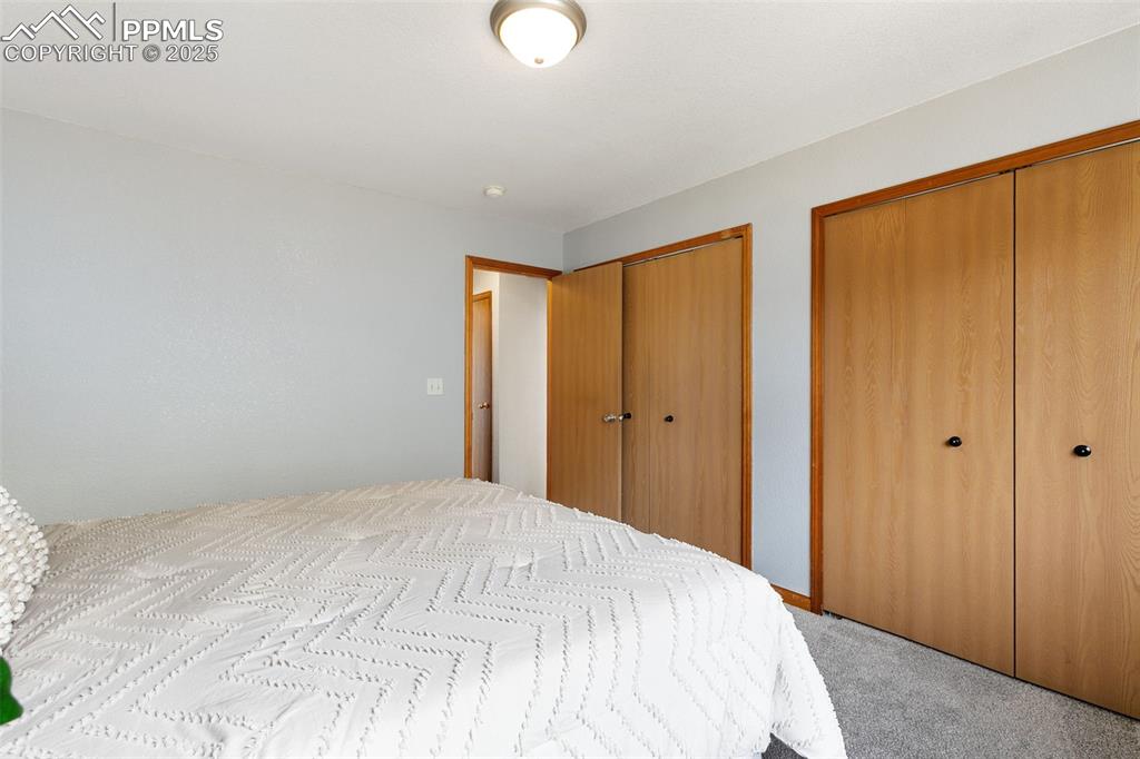 Image 21 of 47: Bedroom