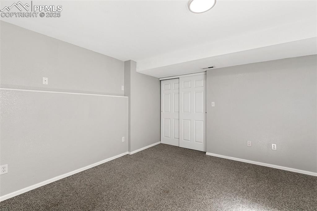 Image 39 of 47: Bedroom