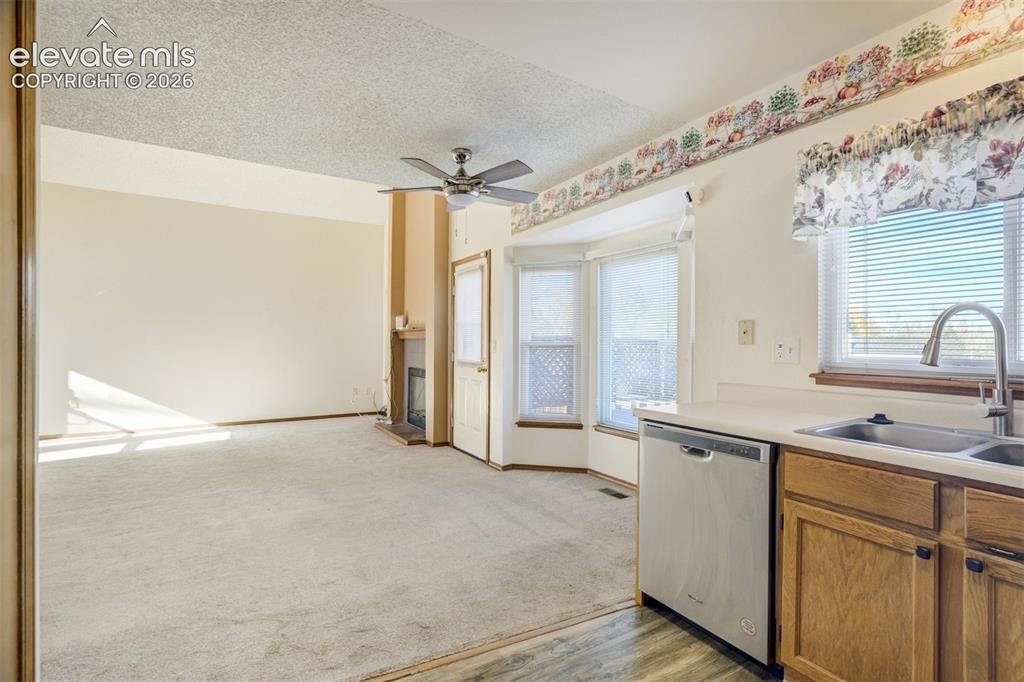 Image 13 of 40: Kitchen