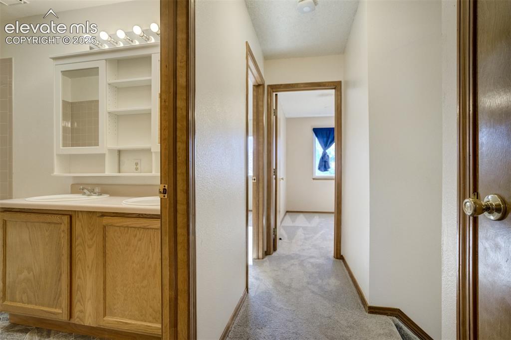 Image 19 of 40: Hallway