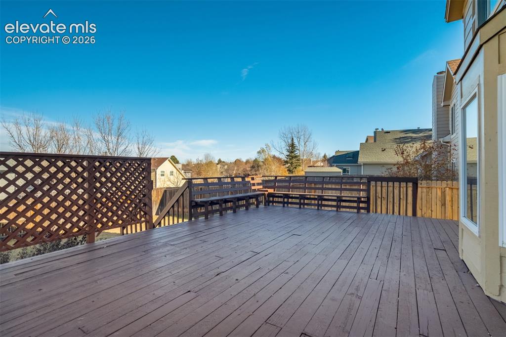 Image 37 of 40: Deck