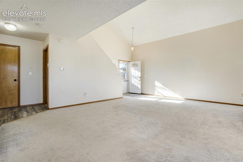 Image 5 of 40: Living Room