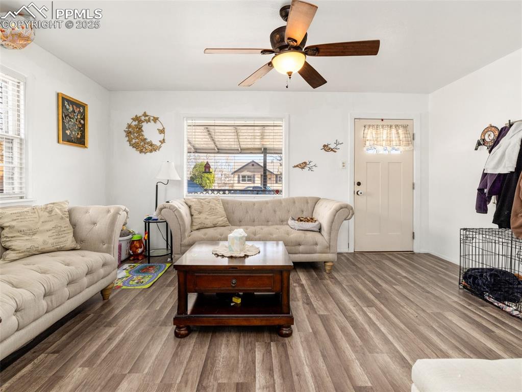 Image 10 of 20: Living Room