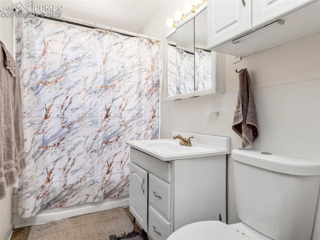 Image 15 of 20: Bathroom