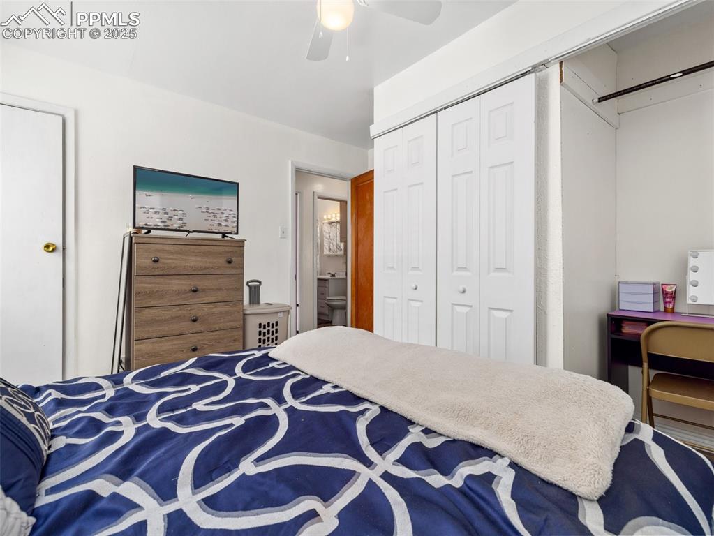 Image 19 of 20: Bedroom
