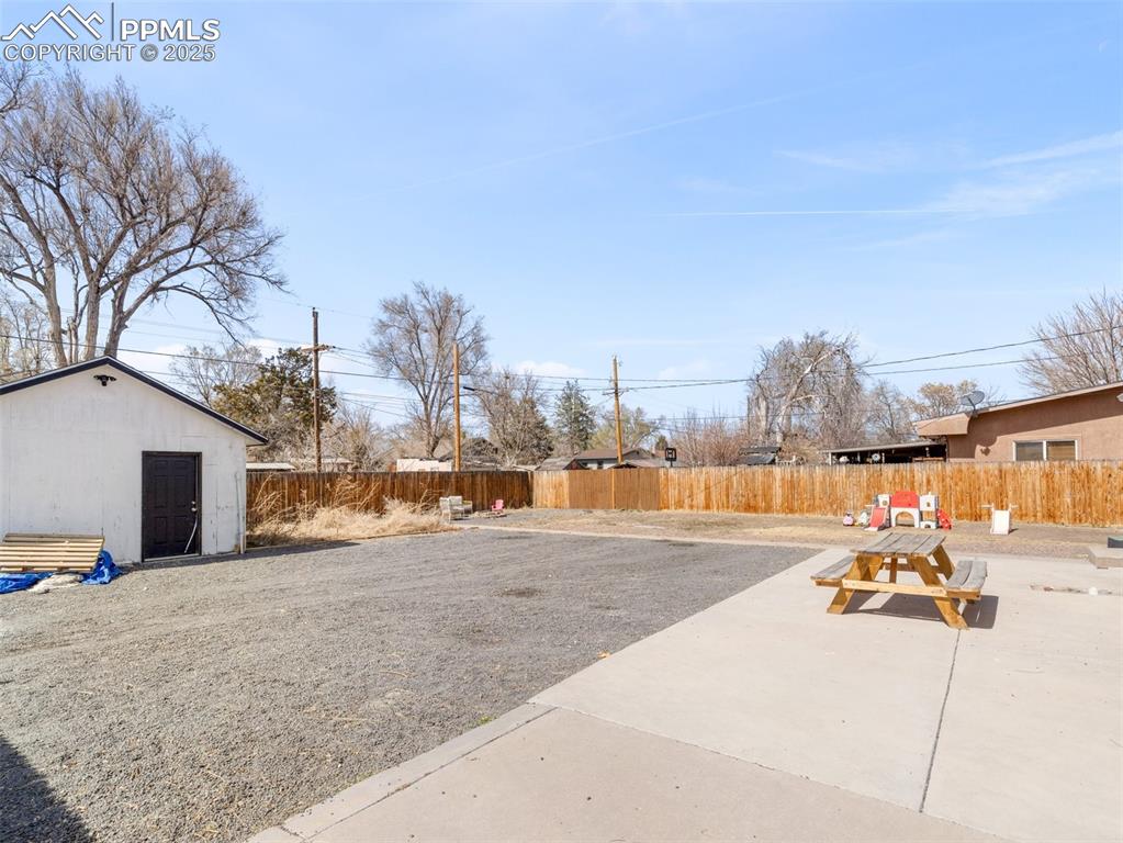 Image 7 of 20: Yard