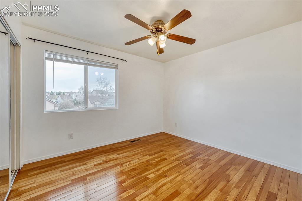 Image 19 of 30: Bedroom