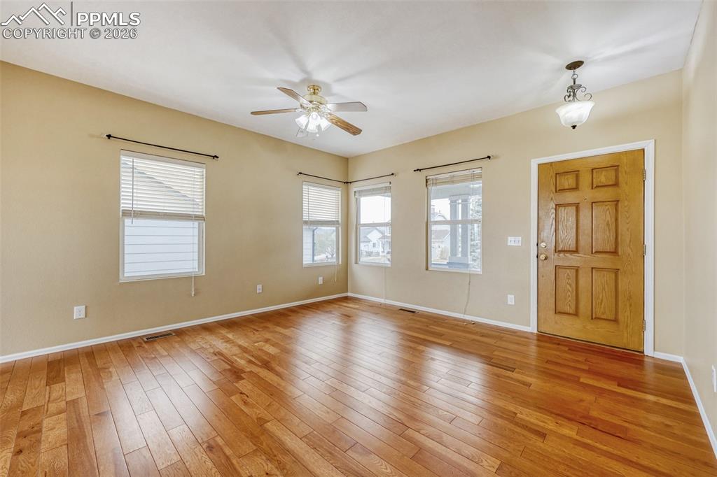 Image 2 of 30: Living room