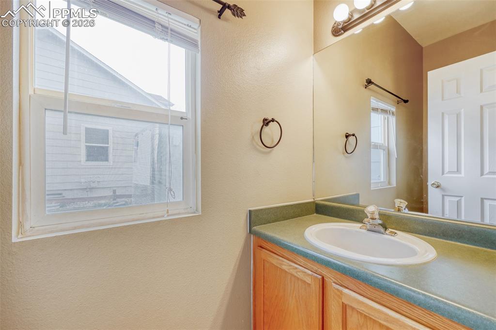 Image 21 of 30: Guest Bathroom