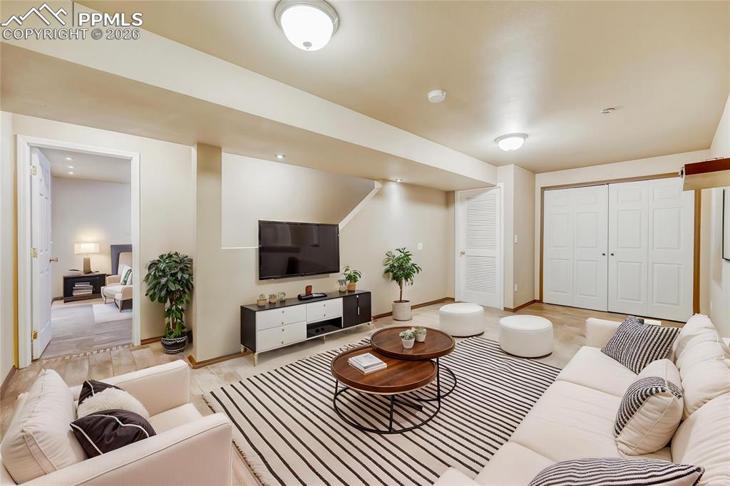 Image 31 of 38: Living room