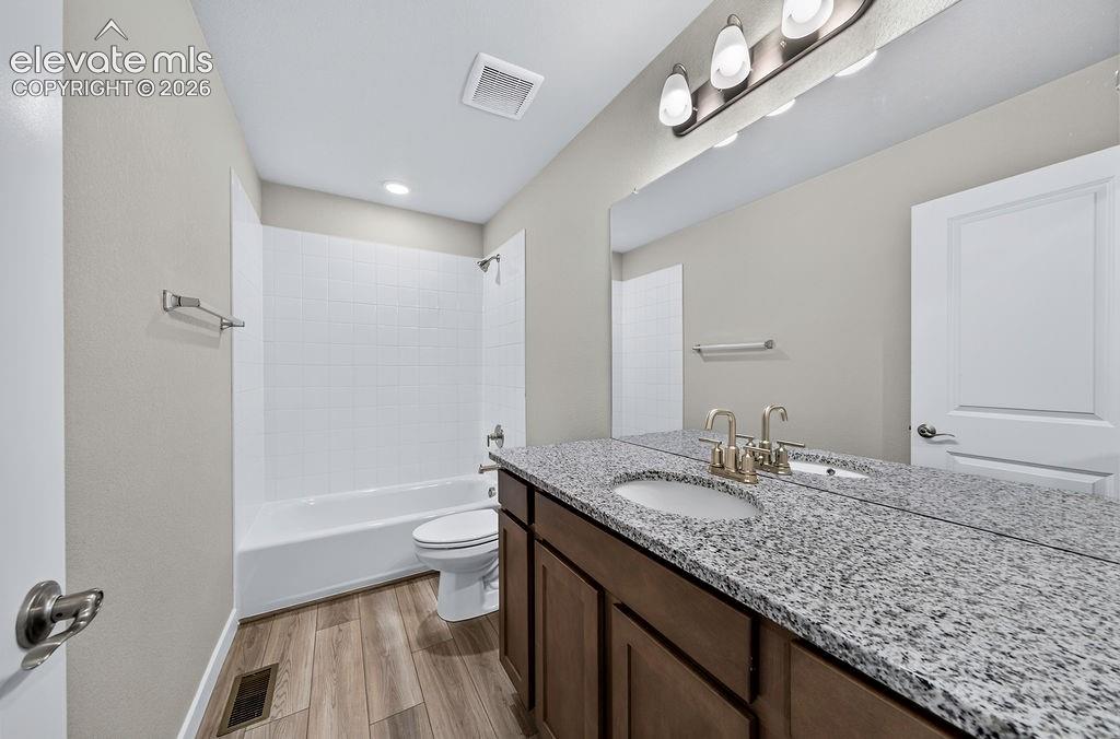 Image 18 of 37: Bathroom