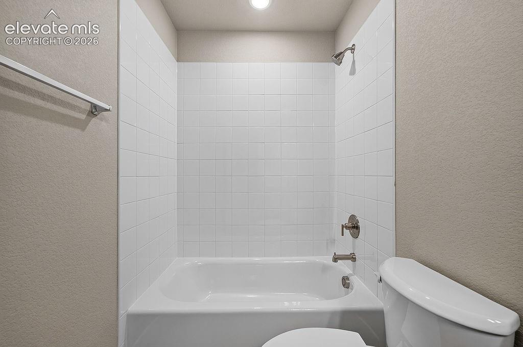 Image 19 of 37: Bathroom