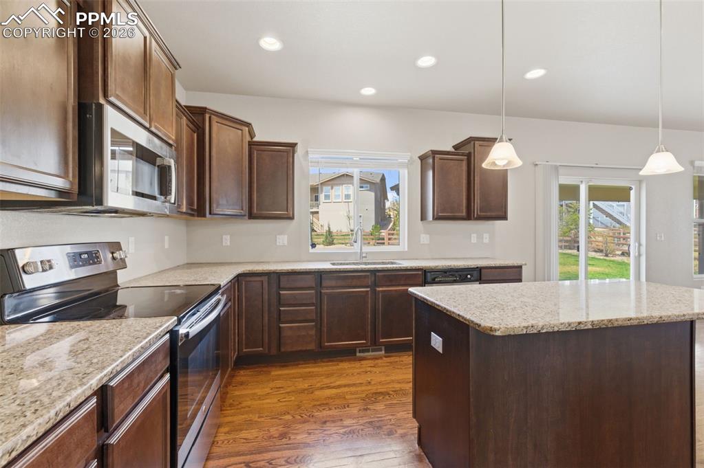 Image 11 of 39: Living Room