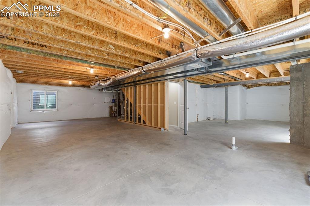 Image 33 of 39: Bedroom