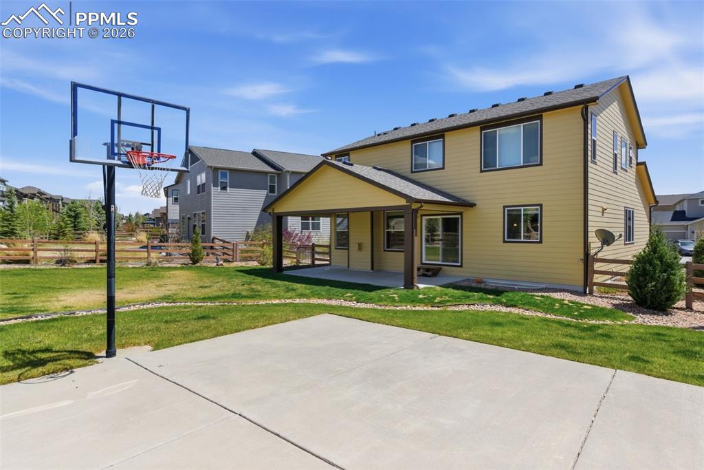 Image 34 of 39: Laundry