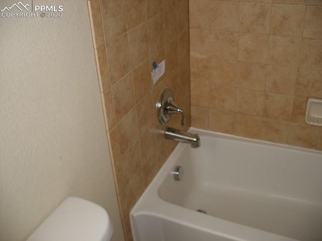 Image 11 of 44: Bathroom