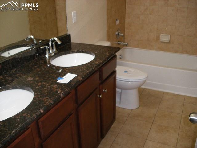 Image 12 of 44: Bathroom