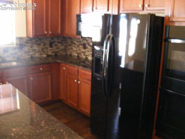 Image 20 of 44: Kitchen