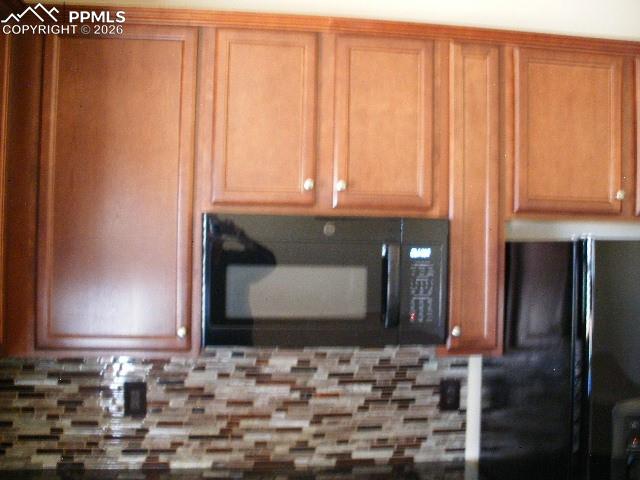Image 21 of 44: Kitchen