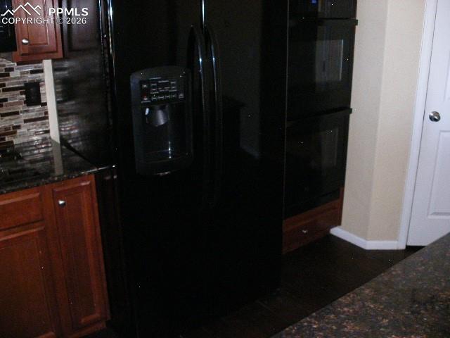 Image 22 of 44: Kitchen