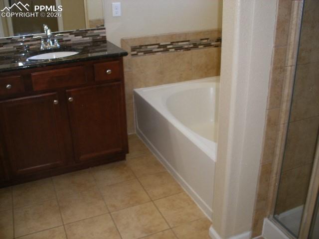 Image 4 of 44: Bathroom