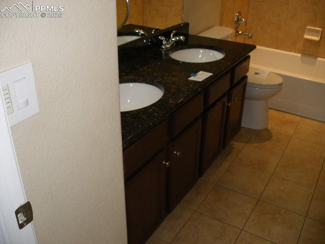 Image 6 of 44: Bathroom