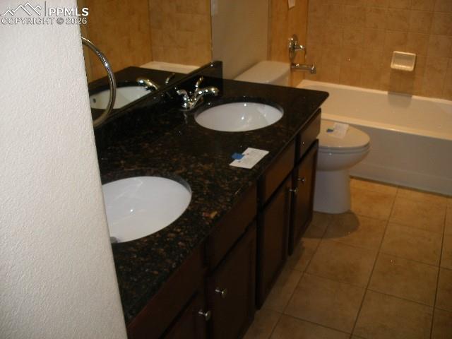 Image 8 of 44: Bathroom