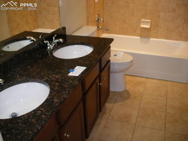 Image 9 of 44: Bathroom