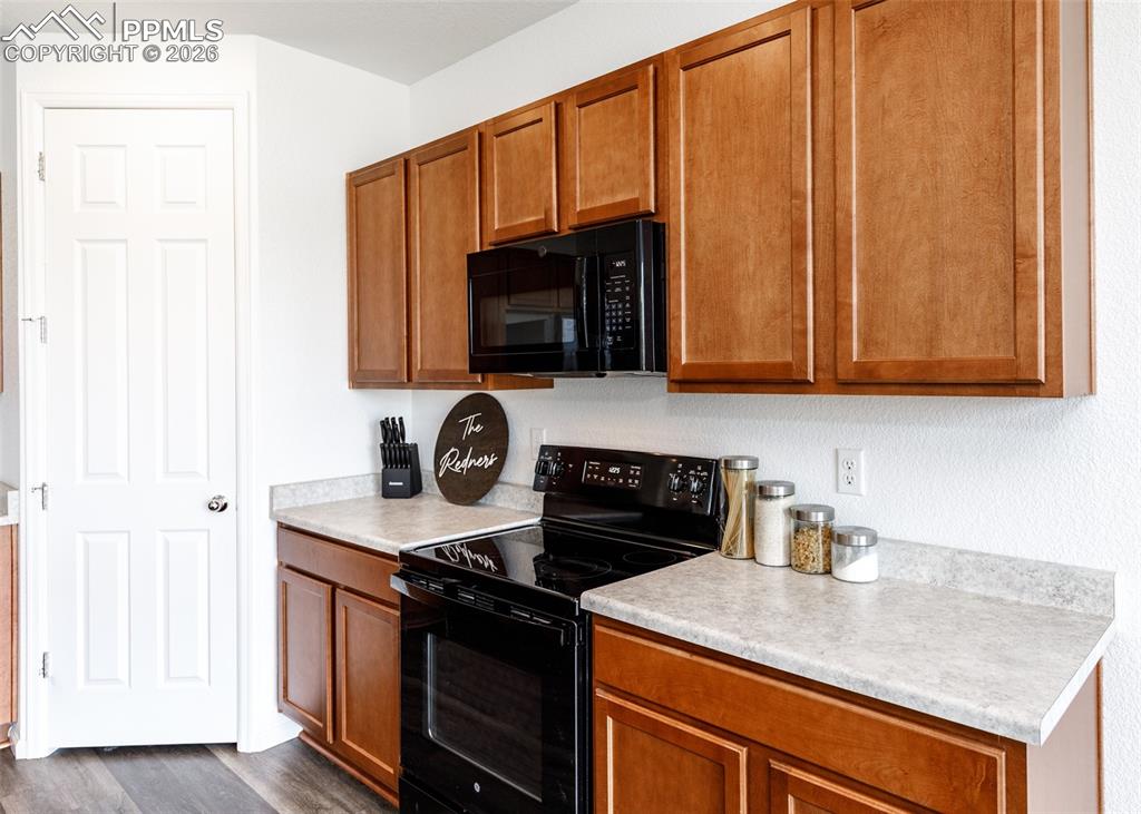 Image 13 of 42: Kitchen