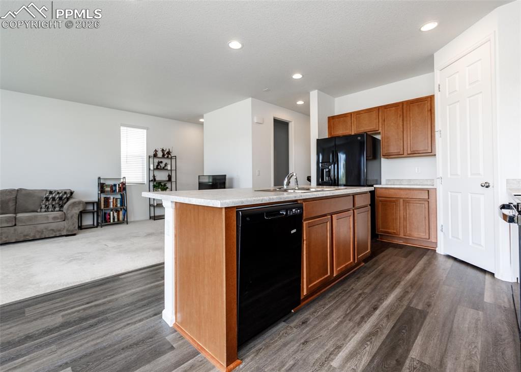 Image 15 of 42: Kitchen