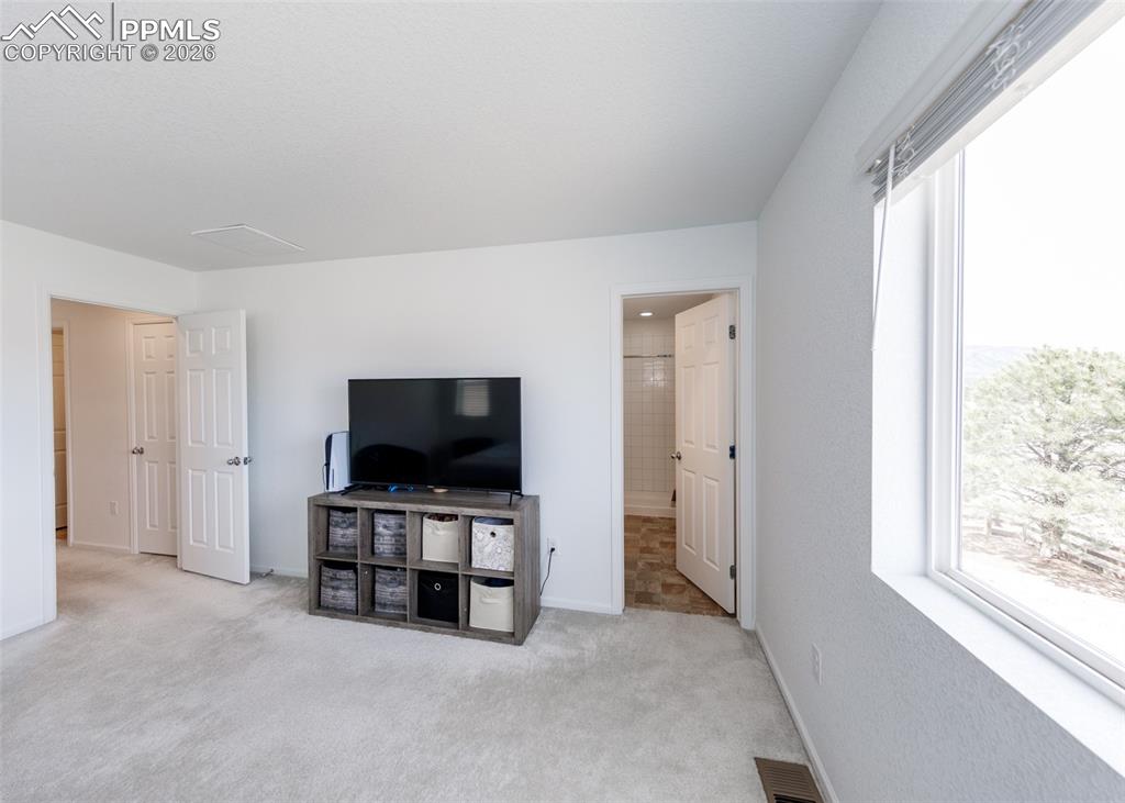 Image 22 of 42: Living Room