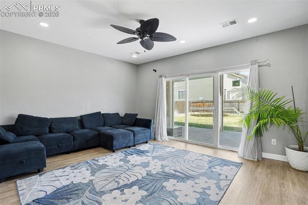 Image 10 of 30: Living Room