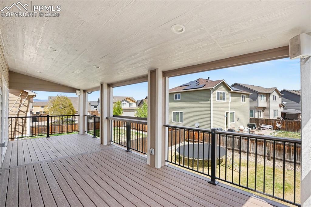 Image 15 of 30: Deck