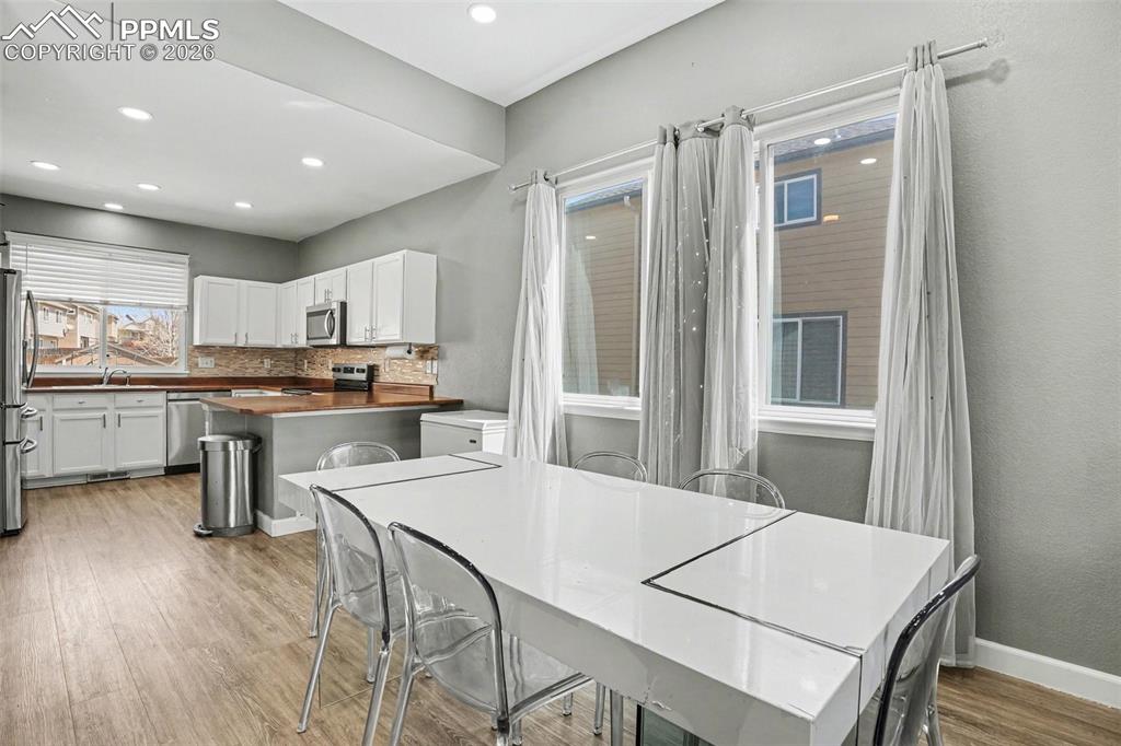 Image 5 of 30: Kitchen