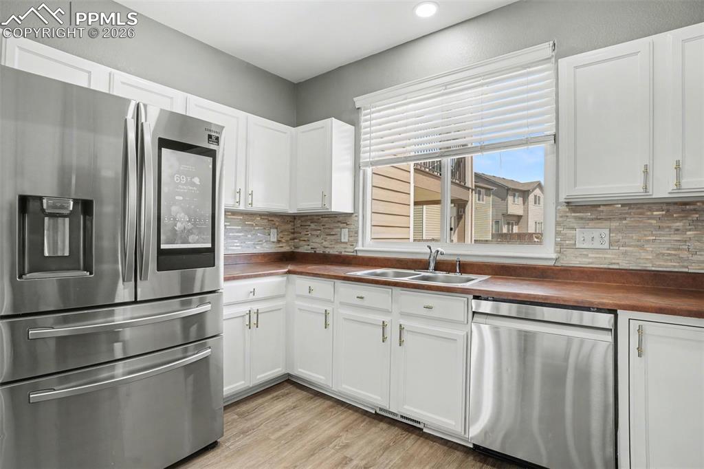 Image 6 of 30: Kitchen