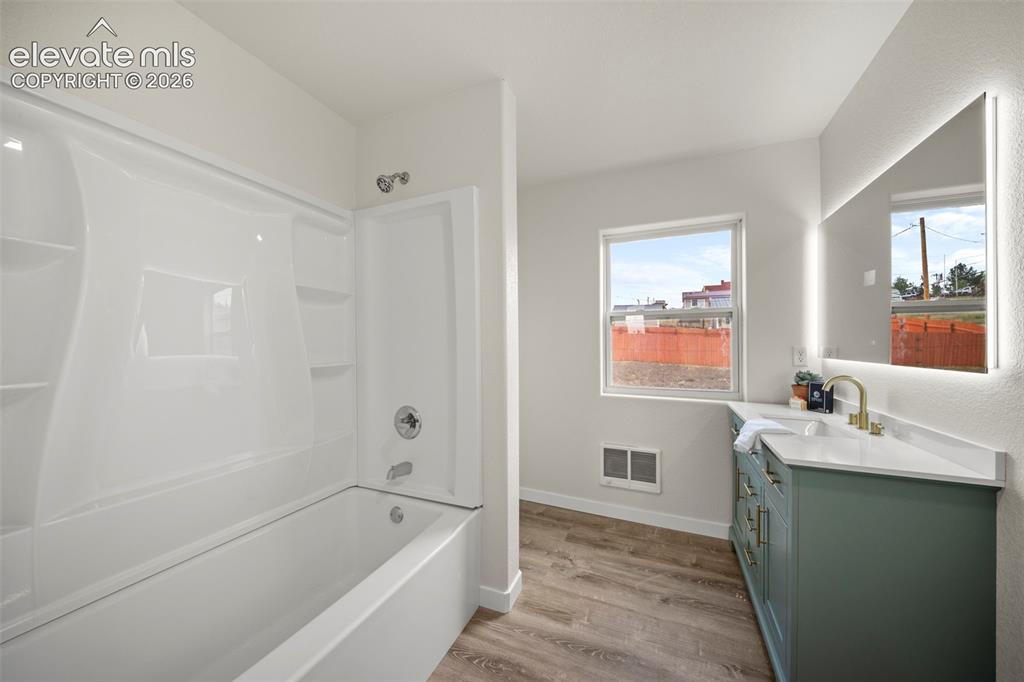 Image 21 of 30: Primary ensuite bathroom