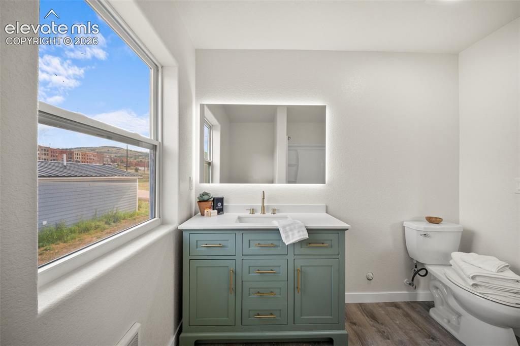 Image 22 of 30: Primary ensuite bathroom