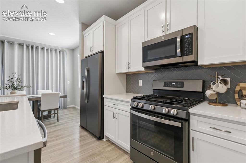 Image 13 of 36: Kitchen