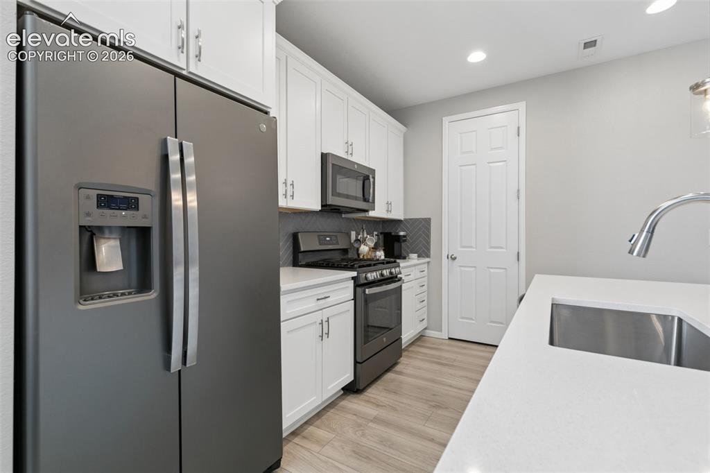 Image 14 of 36: Kitchen