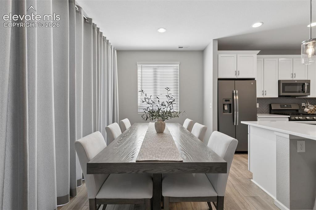 Image 17 of 36: Dining Area