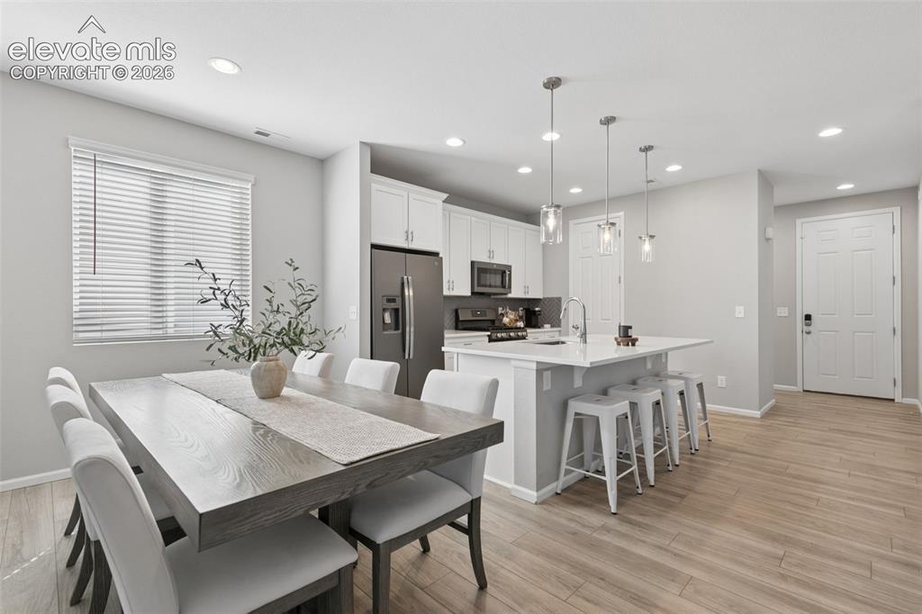 Image 7 of 36: Dining Area