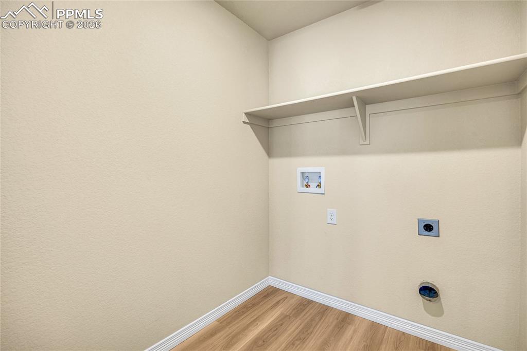 Image 16 of 25: Laundry