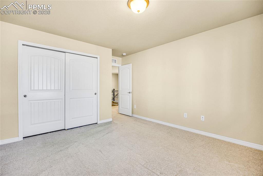 Image 18 of 25: Bedroom