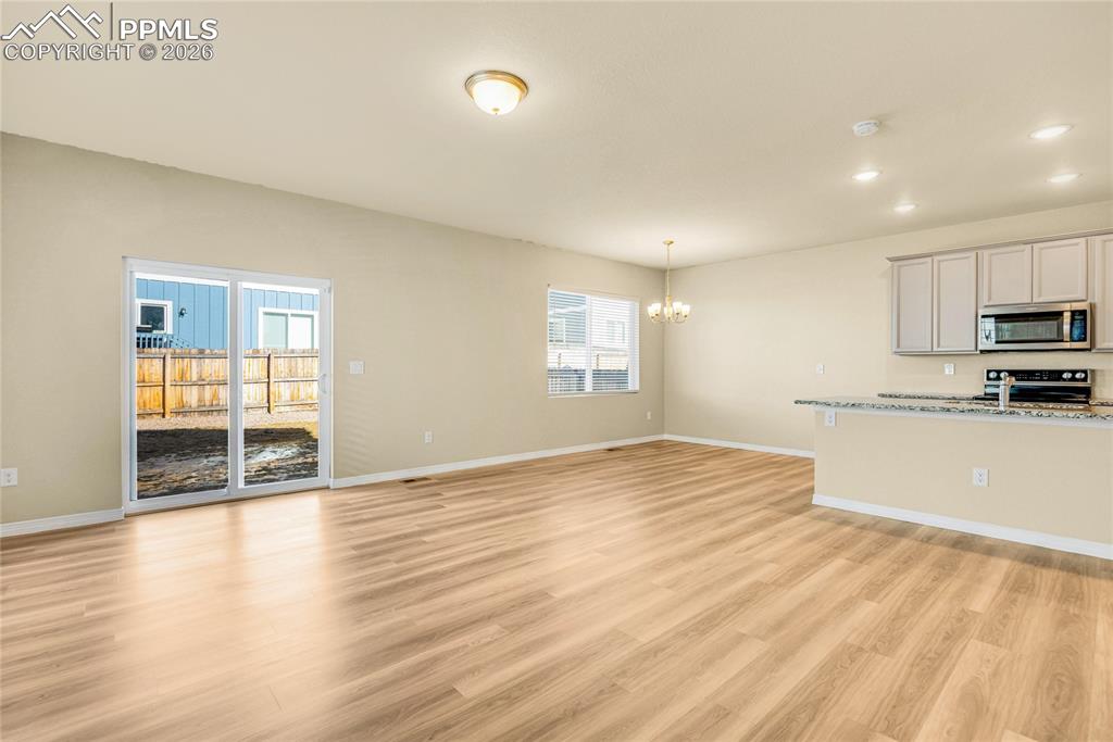 Image 4 of 25: Living Room