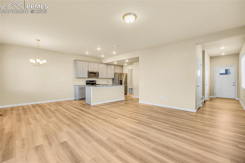 Image 5 of 25: Kitchen