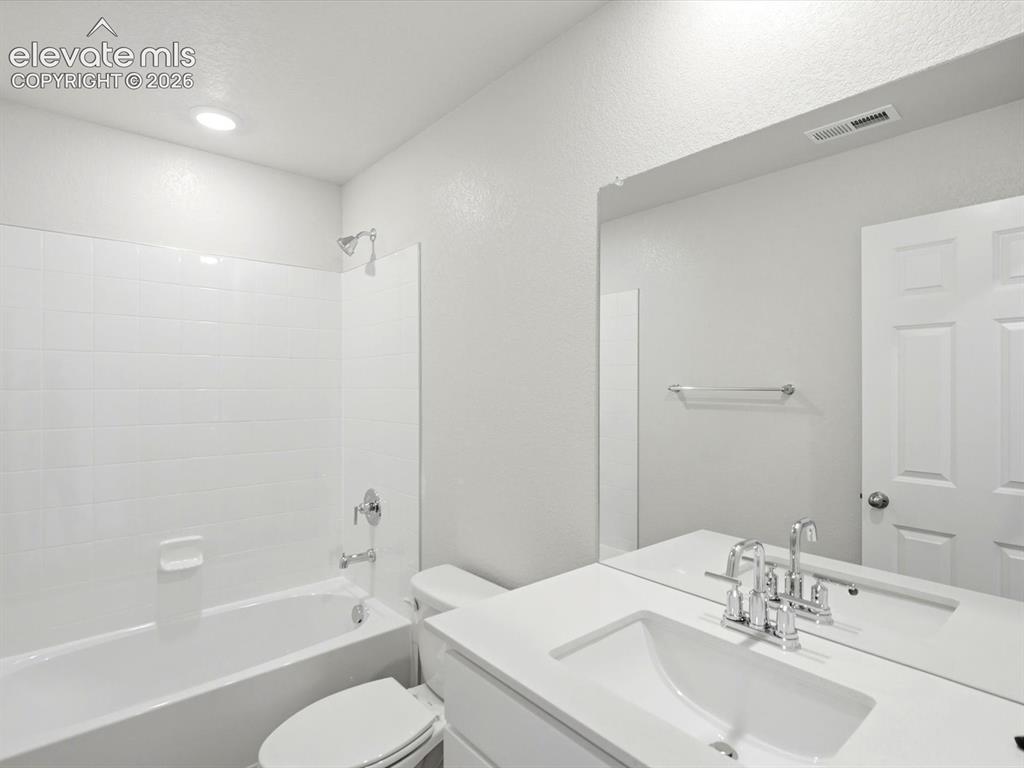 Image 15 of 25: Bathroom