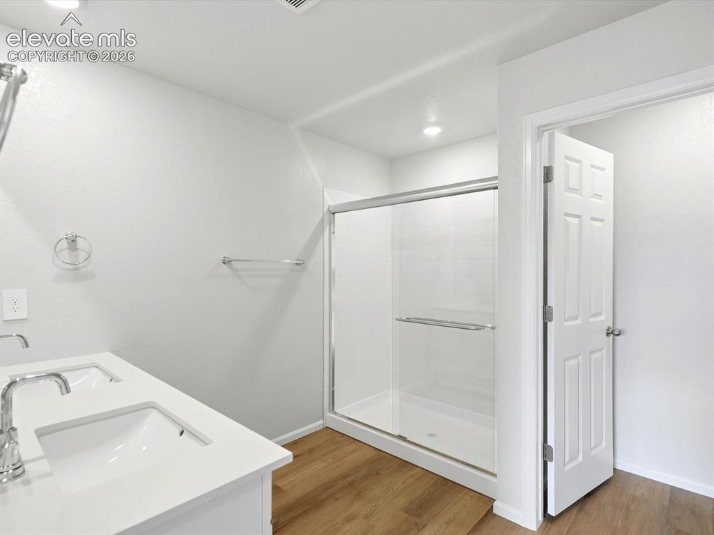 Image 20 of 25: Bathroom